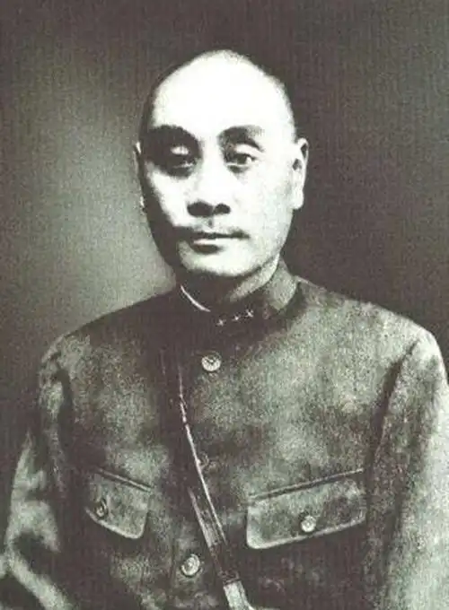他是近代四川名将,至死没有纳妾,娶村中姑娘为妻,恩爱一生