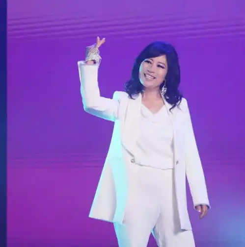 厉害香港知名大师进军娱圈风生水起,首次拍戏将与tvb金牌司仪演夫妻
