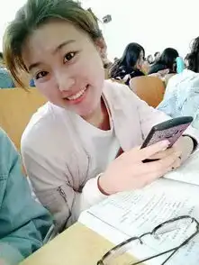 女大学生车站跪地救人感动无数网友,但也有人指责她指专业不标准
