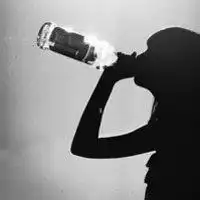 喝酒女生头像伤感图片
