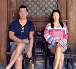 甘愿当后妈的女星,邓婕为继子不生孩子,她和继女亲如闺蜜