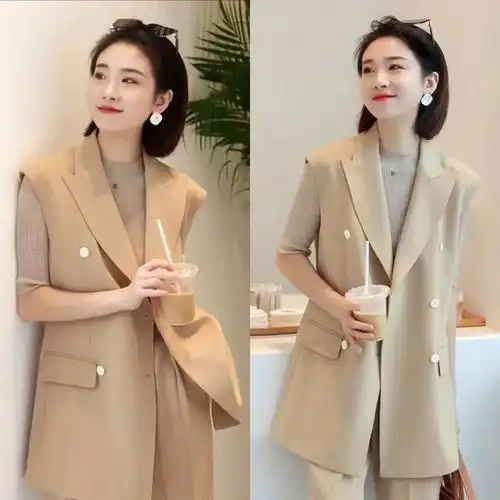 原来那些会穿搭的中年女性,秋季在用马甲打造时尚帅性造型