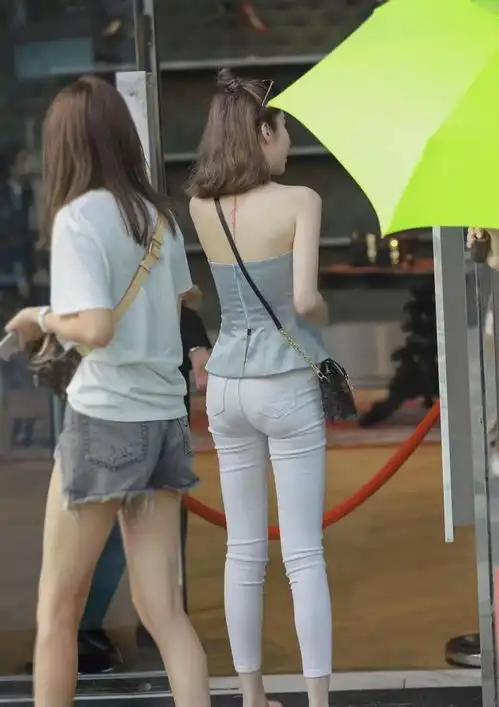 潮流个性的瑜伽裤穿搭彰显一丝活力,满足你对美的追求,简约舒适