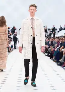 burberry2016春夏男装古典蕾丝展现温柔的男仕风采