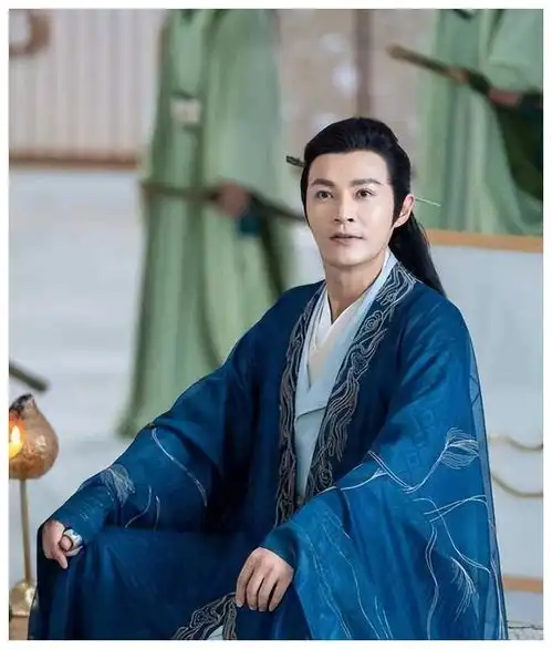 48岁张智尧演爸给33岁成毅,温馨同框,惊喜连连
