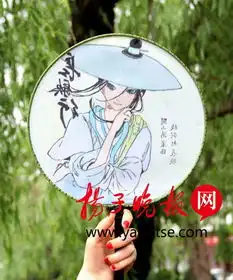 看理工妹纸的文艺手扬大女生手绘团扇很惊艳