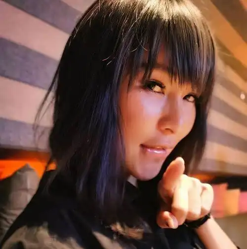 无视洗米华回归家庭洗米嫂晒美照,照片只po自己夫妻许久不同框