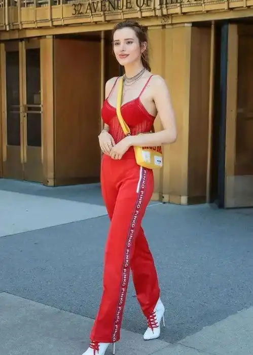 百变女星贝拉索恩