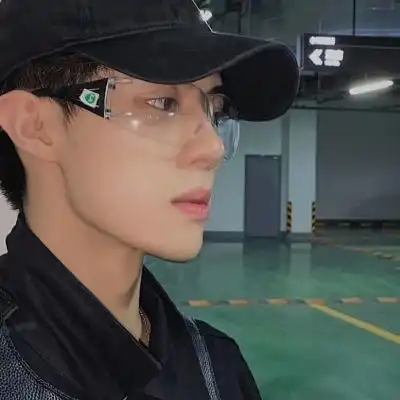 很霸气的男孩帅气头像精选对的人兜兜转转还是会遇见