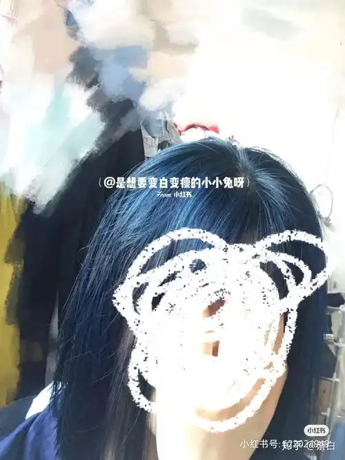 有没有什么发色适合皮肤有点黑的男生,酷酷的那种显白的,我才中考完想去染发谢谢各位大佬