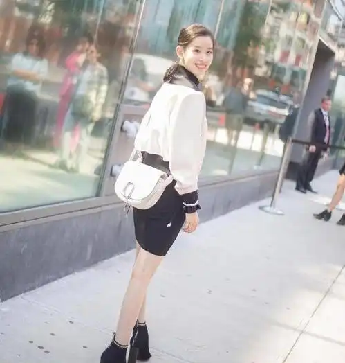奶茶妹妹章泽天上镜杀,终于明白女星为何不愿和她同框,对比明显