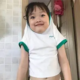 谁知道这个表情包女孩是谁