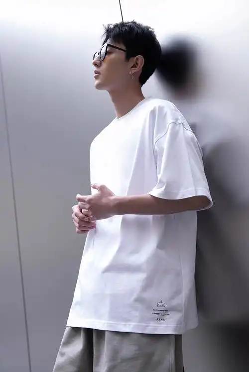 男生如何穿搭可以显得成熟稳重男人过了20岁就不要穿的像个小孩子了,轻熟风高级感穿搭收藏这几家店铺就够了低调成熟高级感气质穿搭男生穿搭