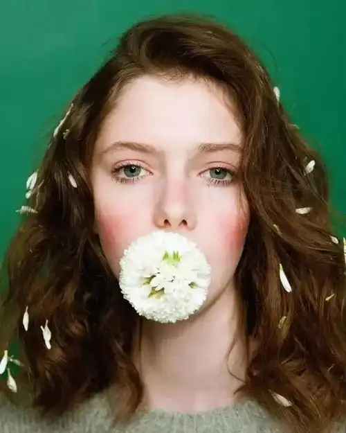 她的照片美到被网友误以为是动画,这才是真正的小仙女