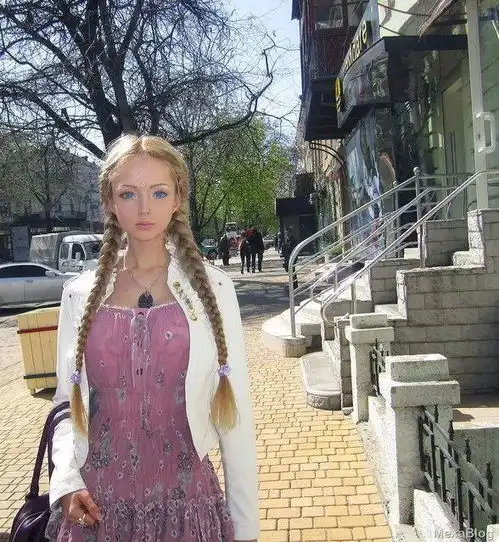真人版芭比娃娃可爱的乌克兰美女