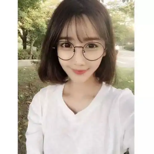 大脸女生该如何选择发型这几款短发不仅养气还瘦脸减龄