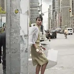 elle丽美国2015年1月复杂形状化妆的街拍女装秀