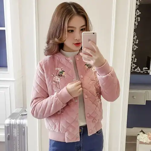 女人个子不高,不能少了短款棉服冬天照下图这么穿,尽显小俏皮