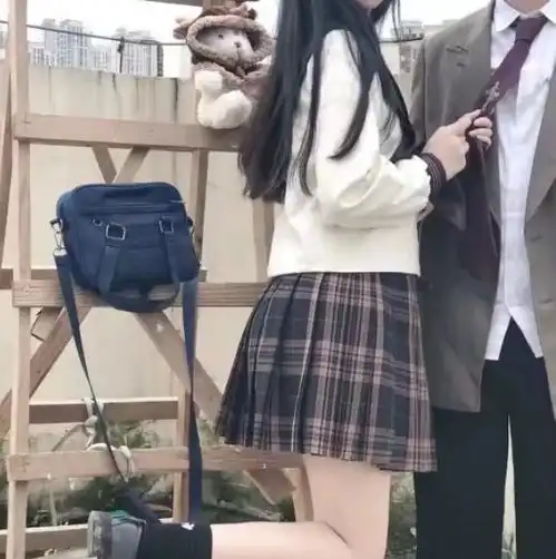 女生突然秒回这3条qq消息钢铁直男别挠头了,她暗恋你哟