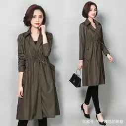 女人别老穿毛衣,现流行时尚风衣,气质高雅又迷人