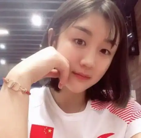 这个女孩到底有什么魔力13岁进入了国家队,如今三连冠被邓亚萍赞赏