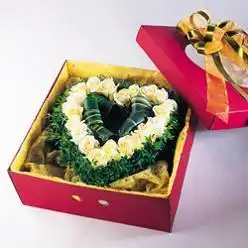 上海青浦区网上花店商品内容19朵白玫瑰.巴西叶精装礼盒