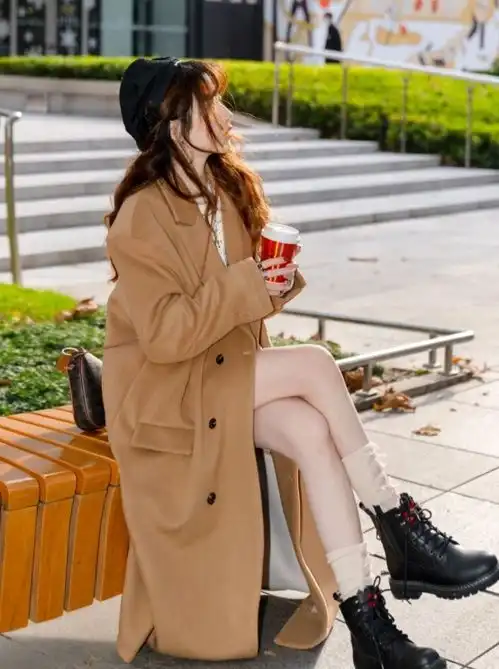 优雅女人都爱穿大衣保暖温柔又百搭,让你轻松穿出高级感