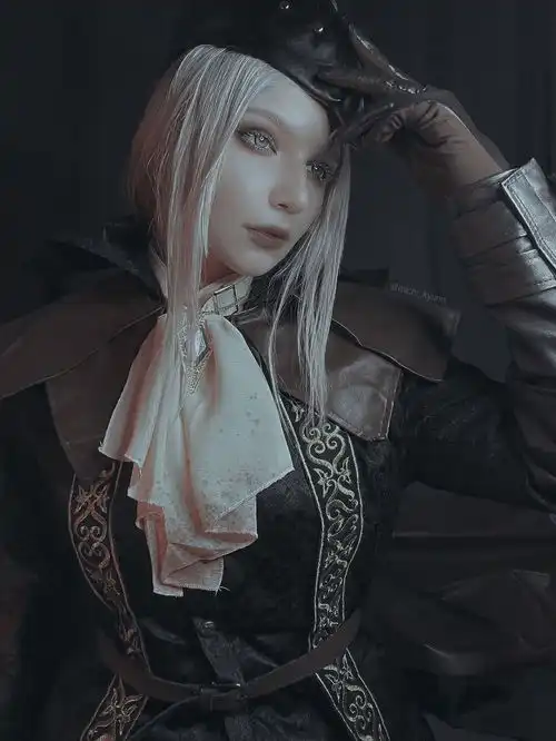 俄罗斯美女cos巫师3叶奈法绝美身材妩媚至极