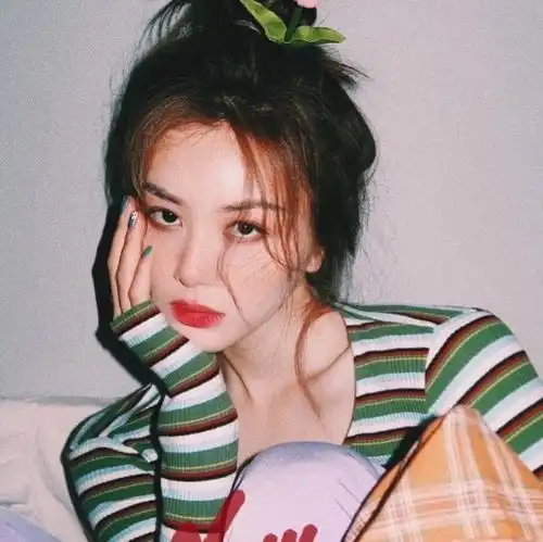 冬日超温暖的女生头像