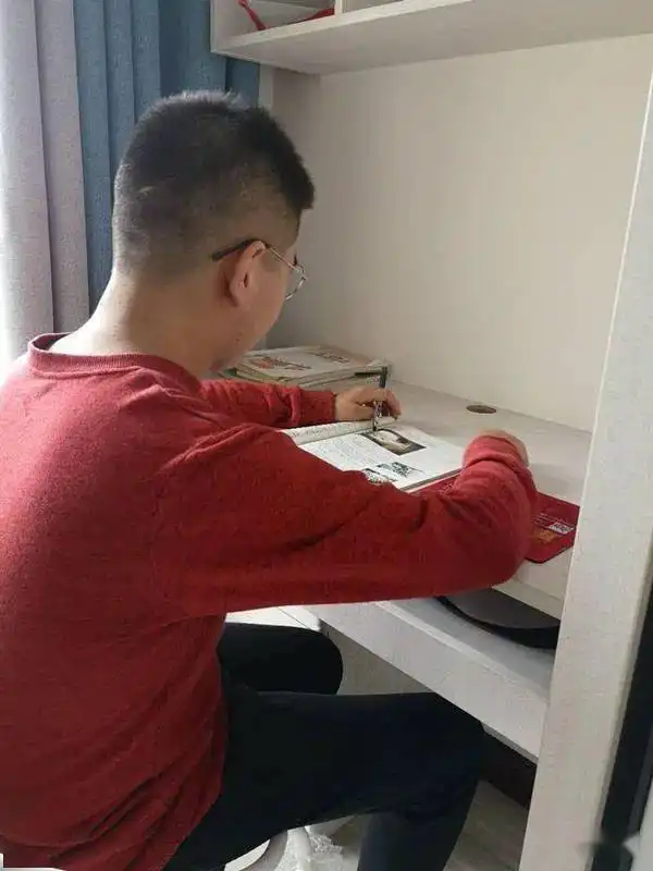 圆梦大学为眉山一中这名励志男孩点赞