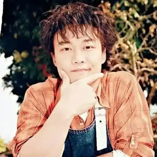出道28年成天王,与辱华企业解约赔偿6000万,如今开演唱会却被批不爱国