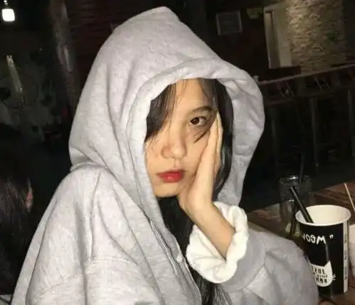 女票说肚子痛的时候,别再说多喝热水了,学学这些高情商回复