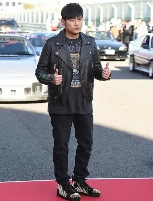 周杰伦撞脸钱枫陈赫,发福后亮相,形象大跌