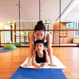 43岁女神李冰冰姐弟恋曝光,逆生长秘诀之一就是勤练瑜伽...