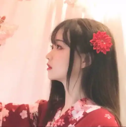 个性红色系头像有一种疼爱,叫默默守候