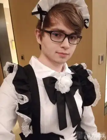 活色生香我见犹弯,古风美男变激萌少女