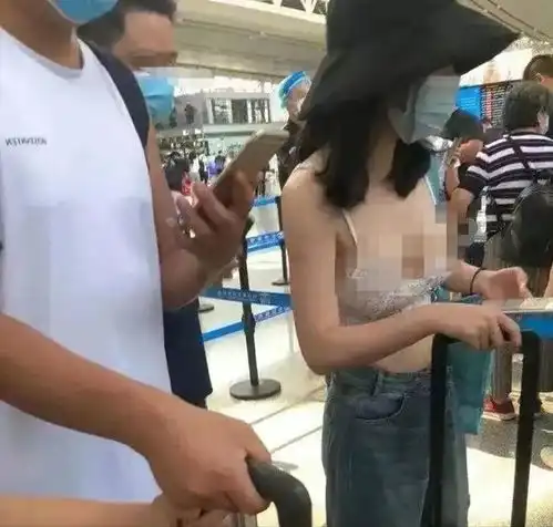 一漂亮女孩在超市大胆穿衣引热议是自由还是暴露尊重是底线