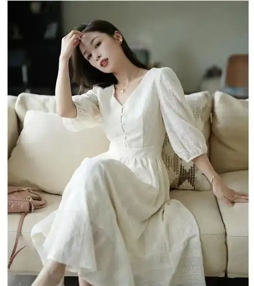 真正穿衣得体的女人不刻意打扮不装嫩,极简穿搭照样高级气质