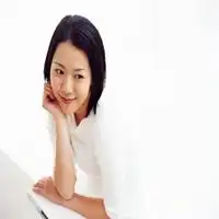 手托下巴女生头像微信头像图片大全