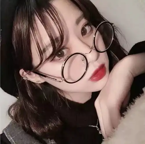 时髦的人都在装近视