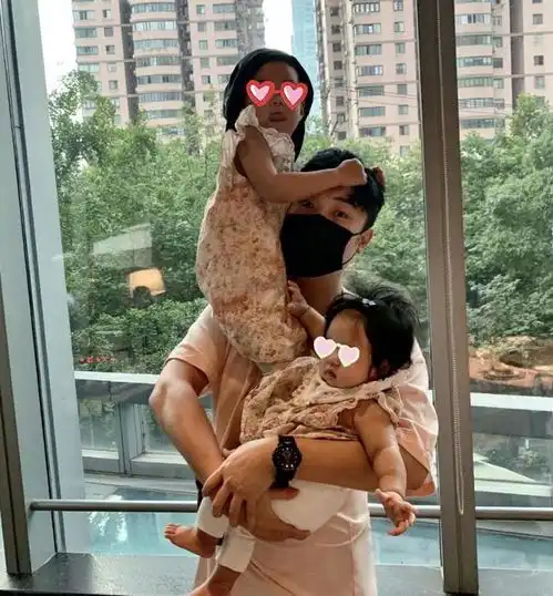 陈赫代言奶瓶遭宝妈们反感与抵触,官方取消直播,求生欲满满