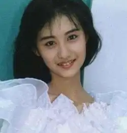 她曾是当红琼女郎,与富豪结婚7年不生育,今45岁依旧美如少女