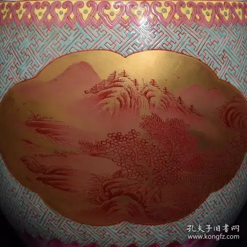 清乾隆粉彩鎏金开光山水纹虎头盖罐