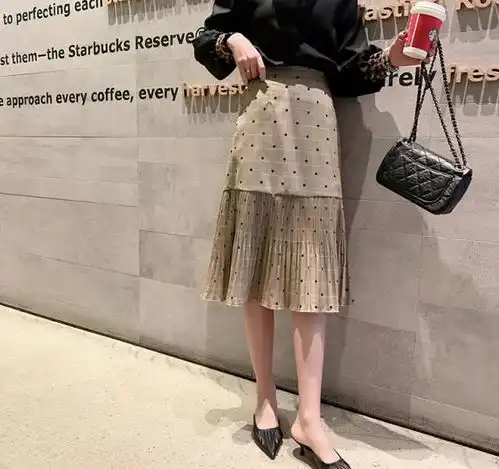 百褶裙的5种穿搭方法,时髦又有女人味,飘逸中带着灵动