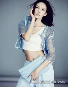 龙女郎张蓝心工作照曝光与两男开心泡温泉