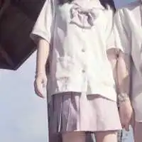 上半身不露脸的恋人头像