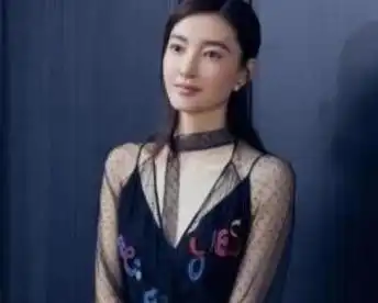 最清纯的素颜美女,出道13年没绯闻,无数富豪想娶她,她委婉拒绝
