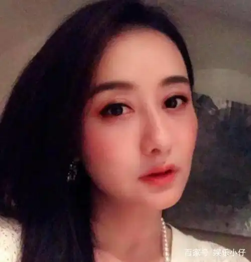 琼瑶等了她三年,今45岁仍像少女,媒体从未拍到过她的素颜照