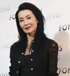 53岁张曼玉再露面外国女星称其为传奇,回国却被嘲成梅超风
