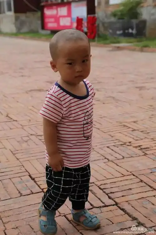 洛阳最艺术气息的地方,一大早瑜伽美女如云,摄影师云集
